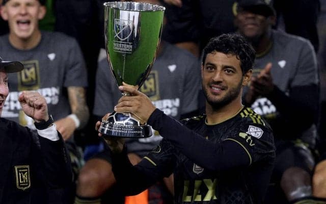 アーセナルやソシエダでプレーした元メキシコ代表FWベラがロサンゼルスFCと再契約、昨年限りで満了し交渉が長引く