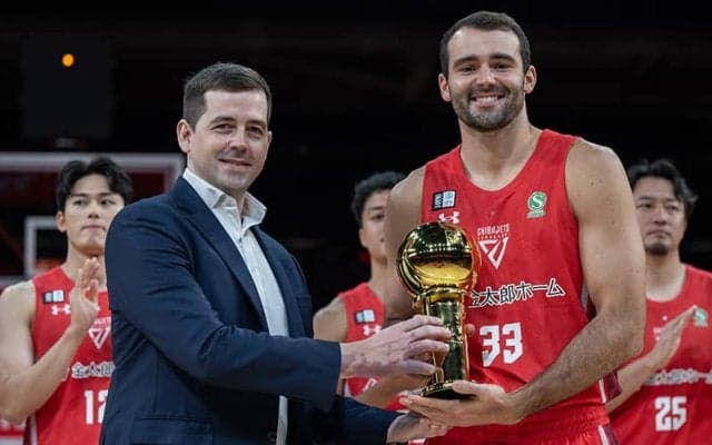 EASLが千葉ジェッツ新ホームアリーナで昨シーズンのチャンピオン＆MVPトロフィー贈呈式開催