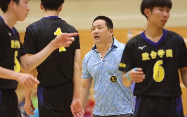 梅川大介監督（駿台学園高）が描く春高までのプラン 連覇したインターハイと「怒りながら若手育成をした」夏