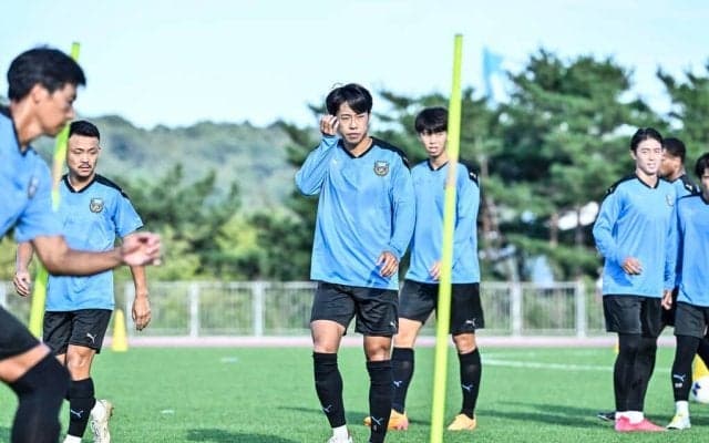 川崎DF佐々木旭がACLE初戦に向け、韓国・蔚山で明かした「天皇杯で優勝してくれたおかげで出れる」の思い……負傷の影響なく、「今年の試合は全部勝って予選突破できるように」