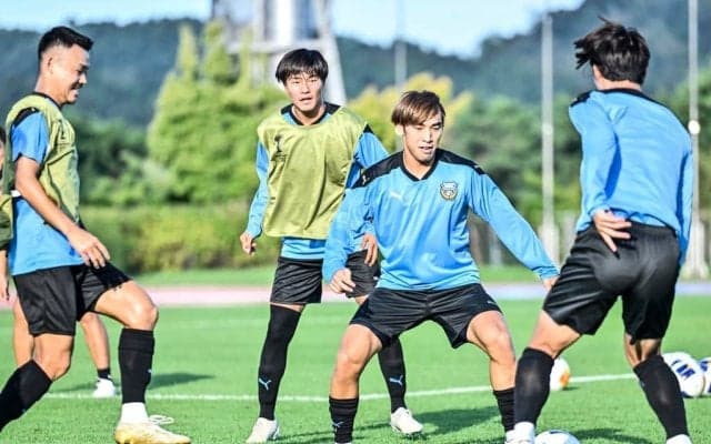 J1川崎、ACLE開幕を前に懸念される「荒れに荒れた韓国のピッチ状況」。練習では芝がなくなった“土むき出し”の場所も……鬼木監督「アジアのトップを目指す大会で、このピッチは残念」