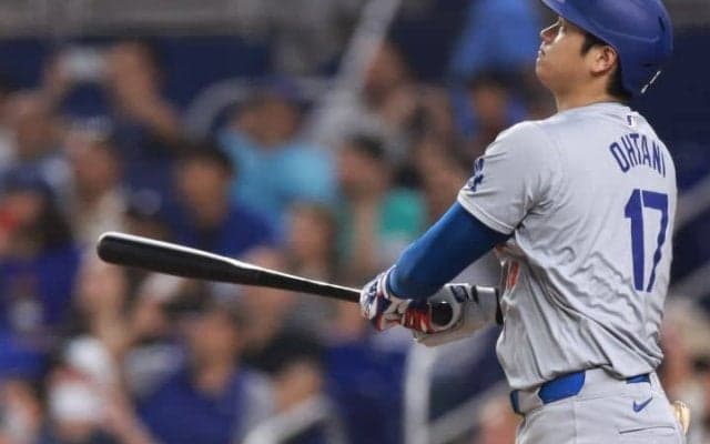 「完全に破壊された」大谷翔平48号豪快2ランでリーグ2冠！右翼2階席へ運ぶ“敵地騒然”の一発