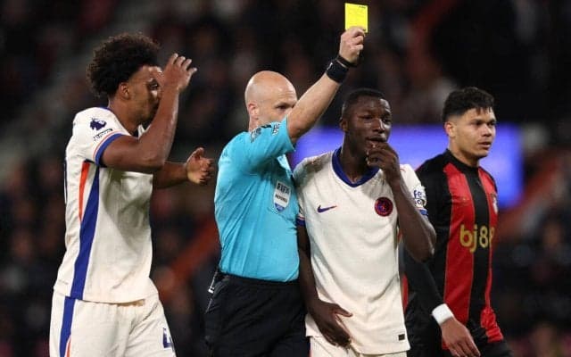 プレミア審判が過去最多イエローで誹謗中傷被害　週末の試合で主審から外れる