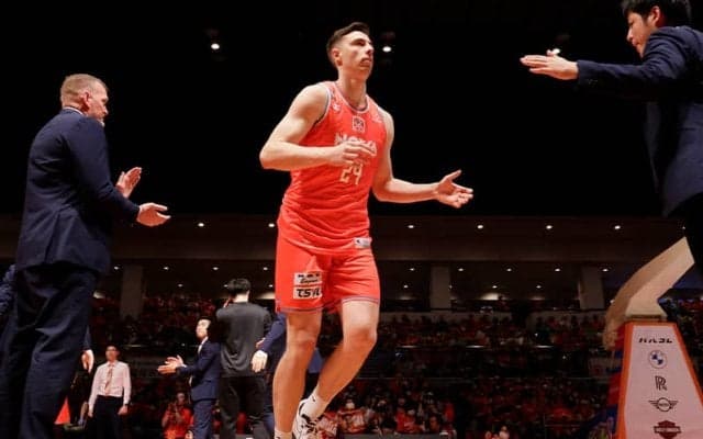 “206センチの剛腕”メイヨが登板決定…9月20日の広島vs巨人で始球式へ