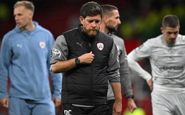 「今夜の選手はプレミアの一流選手どころか、バーンズリーのトップ選手の水準からも…」　ユナイテッド戦7失点大敗の英3部指揮官が自チームをバッサリ