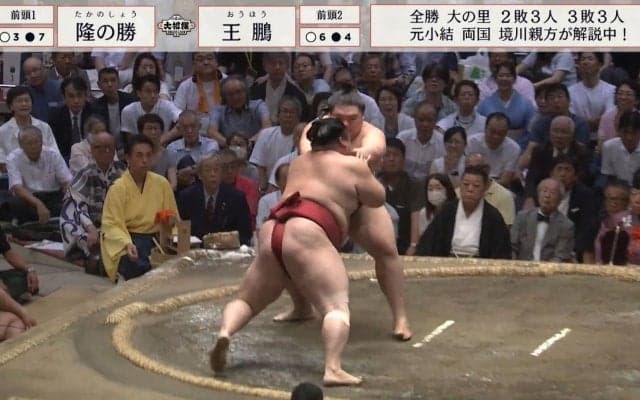 砂かぶりに大物漫才師が映り込み 隣には“奇跡の仲直り”遂げた伝説漫才師の姿も…「楽しそう」「拍手してる」ワイプのようなリアクションに反響