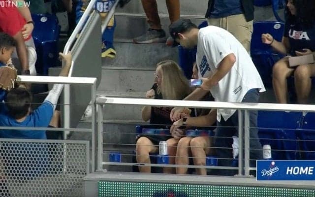 大谷翔平、特大アーチで女性観客に“想定外のハプニング”「どうした？」 48号ボールをうっかりゲット「ラッキーすぎ」