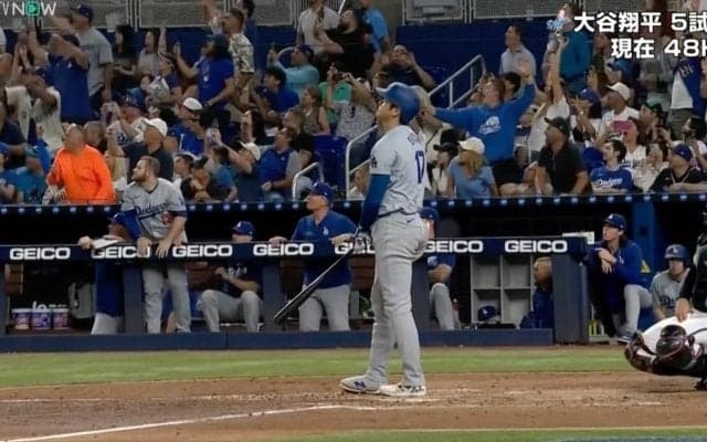 そんな飛ばさなくても… 大谷翔平、豪快48号に「ドン引き」 相手捕手が呆然&フリーズ…「見送るしかない」