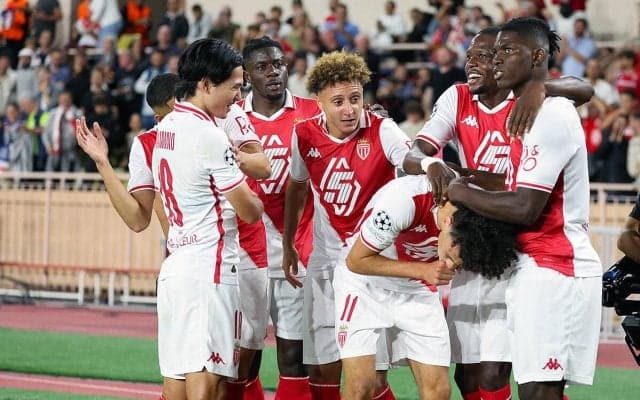 南野拓実が前半序盤に値千金の退場誘発！　モナコが絶好調のバルセロナに初黒星与えて白星発進【CL】