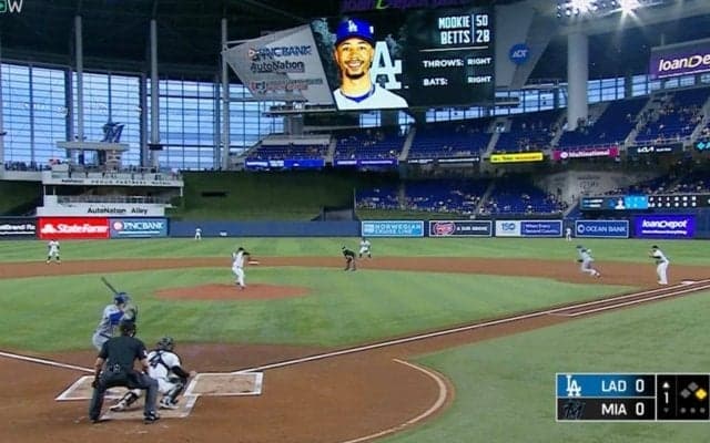 大谷翔平に「奇跡起きた」 いきなりスタート→強肩捕手に“異変”  完全アウトのタイミングで盗塁成功に「持ってる」