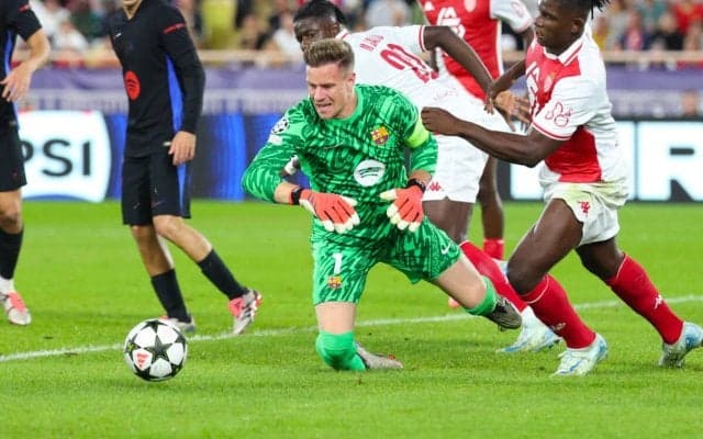 南野拓実も見逃さなかった“隙”…バルサに10人の戦いを強いた守護神が謝罪　「エリックには悪い」