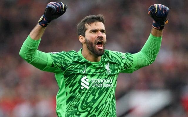 「若返りすぎだろ」　リバプール守護神アリソンの容姿一変！　その姿に「マジ別人」「誰？笑」　