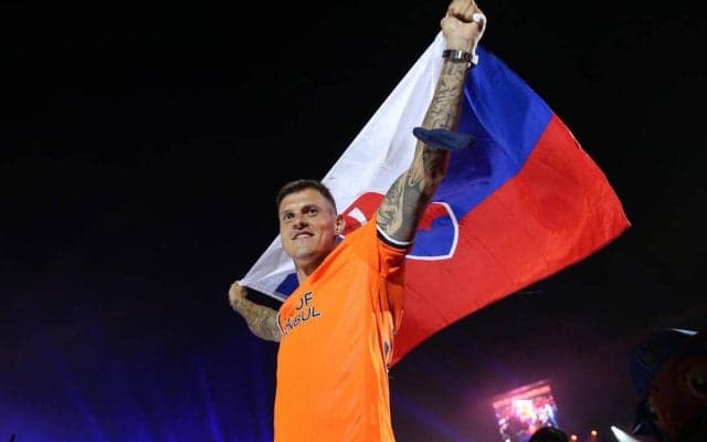 元スロバキア代表CBのシュクルテルが引退から2年で新たなステージへ　母国クラブのSDに就任