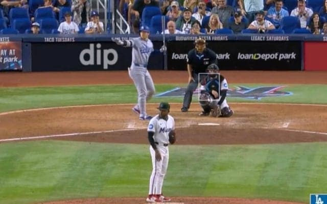 何が起きた？ 大谷翔平、51号の打席で“想定外のハプニング”「いきなりどうした」 まさかの展開に… 球場騒然