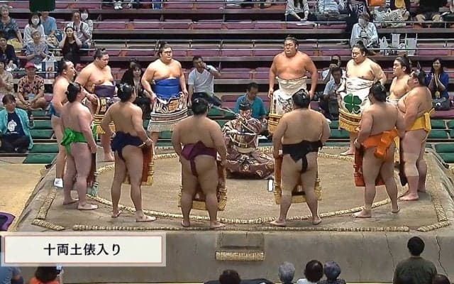 「えっ、自画像？」力士の化粧まわしが衝撃の完成度 「似てるw」「独特すぎる」ファン驚き