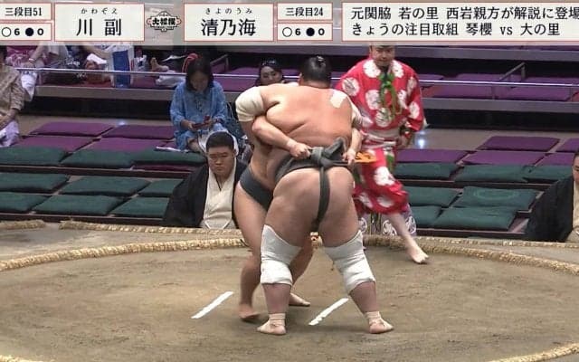 国技館がどよめいた衝撃の光景 “超巨漢”を軽々持ち上げた三段目力士の怪力にファン騒然