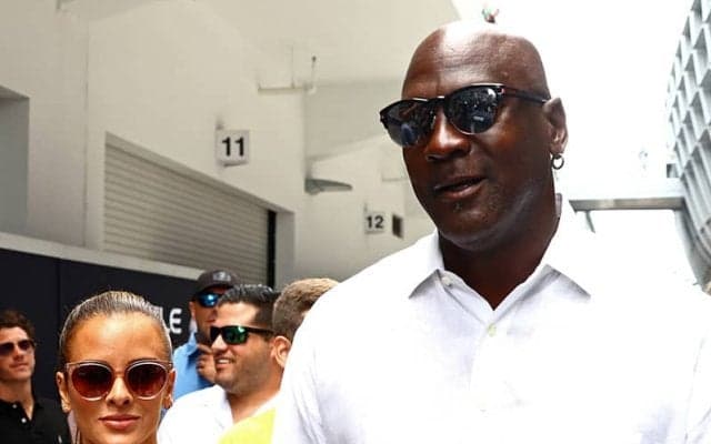 販売開始から12年…ジョーダンが保有するシカゴ郊外の豪邸が約21億円で売却成立