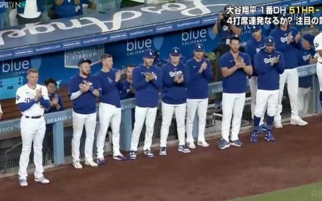 ロバーツ監督、山本由伸、フリーマンも“整列”…大谷翔平、本拠地凱旋で感動的なスタンディングオベーションの一部始終「すごい瞬間だ」