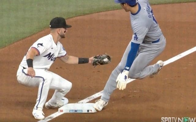 もうワケわからん… 大谷翔平を「ナメすぎ」 相手野手が怠慢プレー… アウトタイミングなのに“ミラクル盗塁”「何がしたかった？」