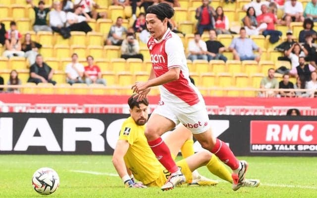 南野拓実の1ミリ?! ライン割りそうなボールを折り返して先制アシストにファンも歓喜「モナ王さすが」「諦めない気持ち」