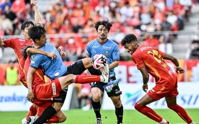 「全身グランパスで可愛い」人気アイドルのJ1名古屋・試合観戦時の「特別ガールズユニフォーム着用ショット」が大反響！「全身グッズいっぱいでかわいい~！」の声