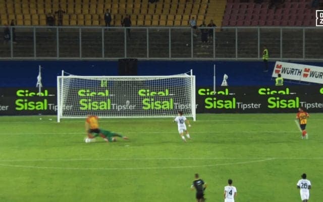 「手が伸びた！」パルマ鈴木彩艶が神セーブ！ １対１の大ピンチで超絶ストップ→直後に反撃ゴール「ザイオンの意志が得点に」