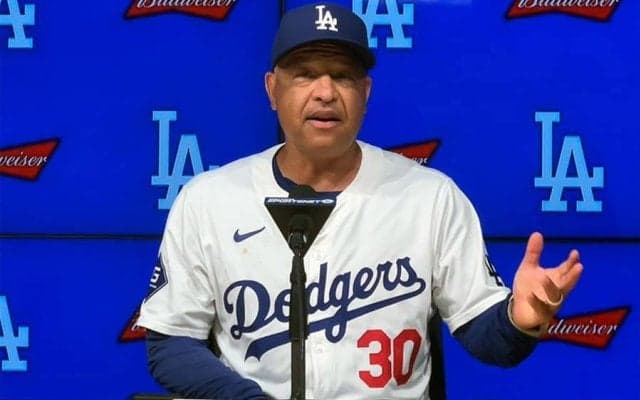 大谷翔平は「人間とは思えない」　ロバーツ監督は激賞…起死回生53号＆4安打2盗塁