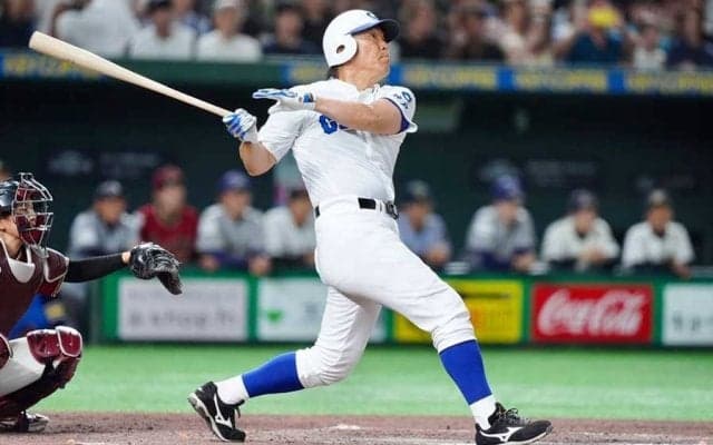 50歳・松井秀喜氏が豪快3ラン…歓喜のイチロー氏とハグ　20年ぶり“東京D弾”に場内騒然