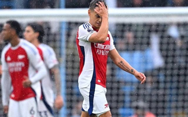 「愚かな行為」「何をしている？」遅延行為で退場…大一番に水差したトロサールに厳しい声「ボールを蹴り飛ばせば警告だ」