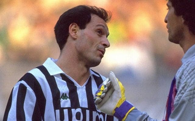 ワールドカップ得点王スキラッチが愛される理由 「差別」を笑顔ではねのけたその人生を悼む