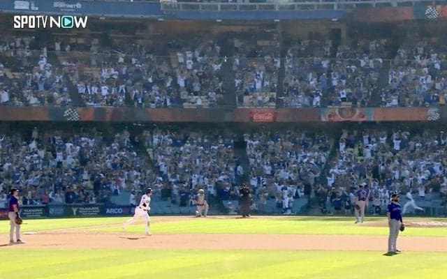 大谷翔平、衝撃53号は時速185キロで「あっという間に着弾」 外野手も一瞬で“確信断念”「打球速くて諦めてる」