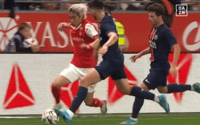 「次元が違いすぎる」伊東純也、パリSG守備陣をぶち抜く！「イナズマえぐいっす」「いつも以上だ」無双ドリブルにファン脱帽