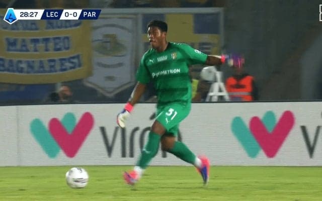 「もはや反則」鈴木彩艶、50m級ロングフィードが美しすぎる！「キックうめぇ」「素晴らしい」決定機演出の瞬間にファン興奮