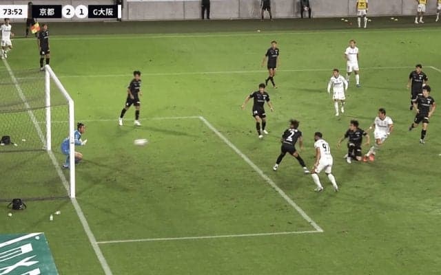 嘘だろ？ 宇佐美貴史が超絶シュートを止められ唖然…「バケモノすぎる」「絶対入るやつ」京都GKの意味不明セービングが脚光