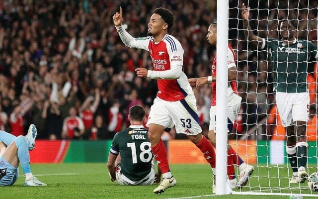 17歳ヌワネリ2発にスターリングが加入後初弾！　16歳GKら若手大量デビューのアーセナルが3部相手に完勝で4回戦進出【EFLカップ】