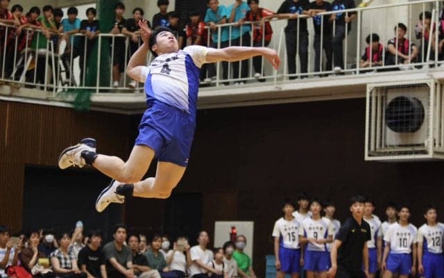 駿台学園高男子が文化祭のエキシビションマッチで慶應義塾高に勝利　およそ750人の観客、応援団で春高さながらの空気に