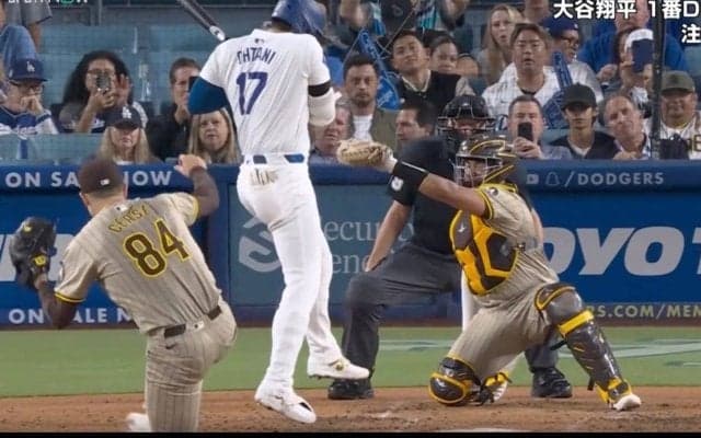 ファン激怒… 大谷翔平、あわや死球直撃の“アクシデント”に「どこ投げてんだよ！」 球場が“異様すぎる雰囲気”に「投手ヤバいな…」