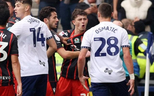 大橋祐紀の同僚に噛み付いたFW、イエローで逃れたものの結局処分を受けることに…かつてスアレスは10試合出場停止