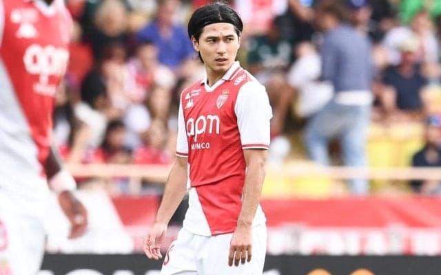 「セクシータキ」「イケメン過ぎだろ」　南野拓実もイメージモデルに！　モナコがクラブ創設100周年の特別ユニを発表