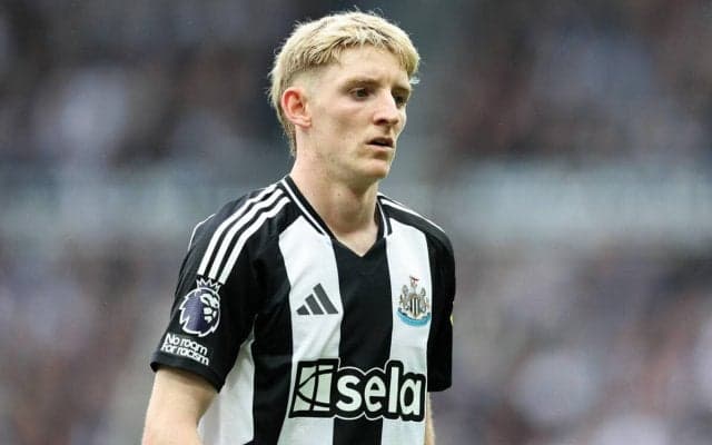 代表仲間にリバプール行き間近と伝えるも…移籍叶わずのゴードンがニューカッスルと契約延長間近か