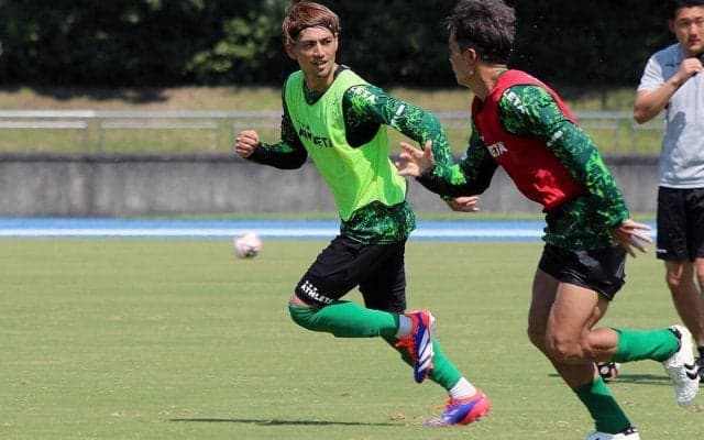 飛躍続ける緑の名門支える強靭な翼…右WBで存在感示す東京Vの宮原和也「いまは少しずつできている部分がある」