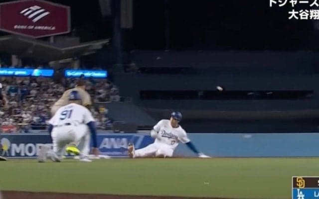 ウソだろ？ 走るのかよ！ 大谷翔平に「笑ってるやん」 名手の一瞬の隙を突く… 強肩レーザーが抑止できない“爆速走塁”に球場騒然