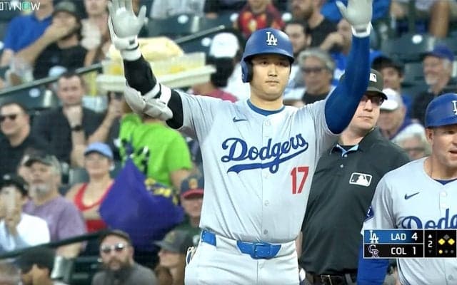 大谷翔平、3試合連続タイムリー＆54号で得点圏打率「13-12」の9割超＆打点19！？「やばすぎる！」イチロー超え57盗塁にも成功してファンも熱狂「もう何をしても驚かないw」