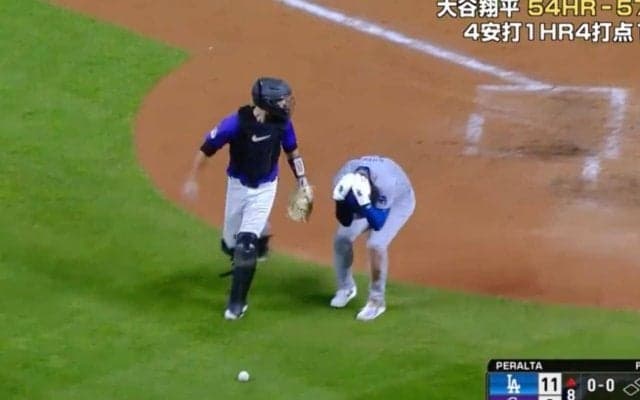 何が起きた？ 大谷翔平に“謎のハプニング”「いきなりどうした？」 爆速ホームイン後に頭を抱える… ネット騒然