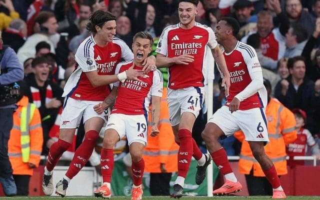 アーセナルがレスターに薄氷勝利！　完璧前半から一転して2点差追いつかれるも後半AT2発で劇的勝利に【プレミアリーグ】