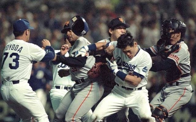 巨人主砲に絞められ失神寸前　予測していた助っ人の“報復”にブチギレ…死闘だった殴り合い