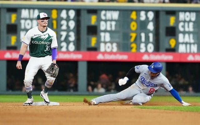 大谷翔平、マルチ盗塁で「54-59」　36回連続で成功率93.6％…捕手大慌てで投手に送球直撃