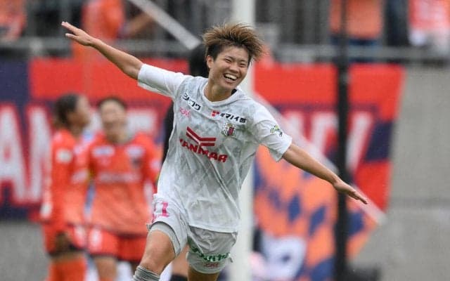 4発首位浮上のC大阪、矢形海優が頭だけでハットトリック！ 連勝の東京NBは16歳・青木夕菜がリーグ最年少得点記録更新【SOMPO WEリーグ】