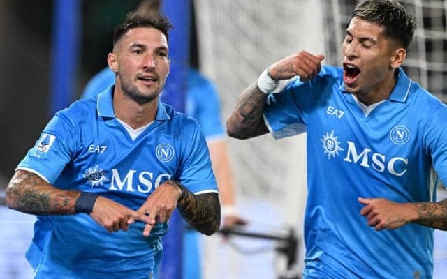 ポリターノ&クワラツヘリア弾のナポリが快勝で首位浮上【セリエA】