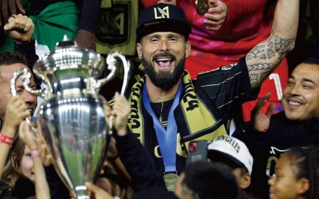 ジルーが愛するクラブへの復帰希望を口に「いつかミランで働きたい」「イブラとのトラブルだけは御免だ(笑)」